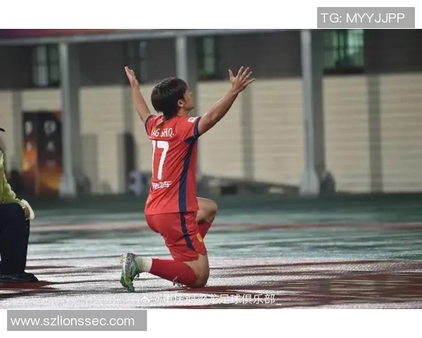 中国足球明星独特发型盘点 展现个性与运动魅力的完美结合 中国足球明星独特发型盘点 展现个性与运动魅力的完美结合